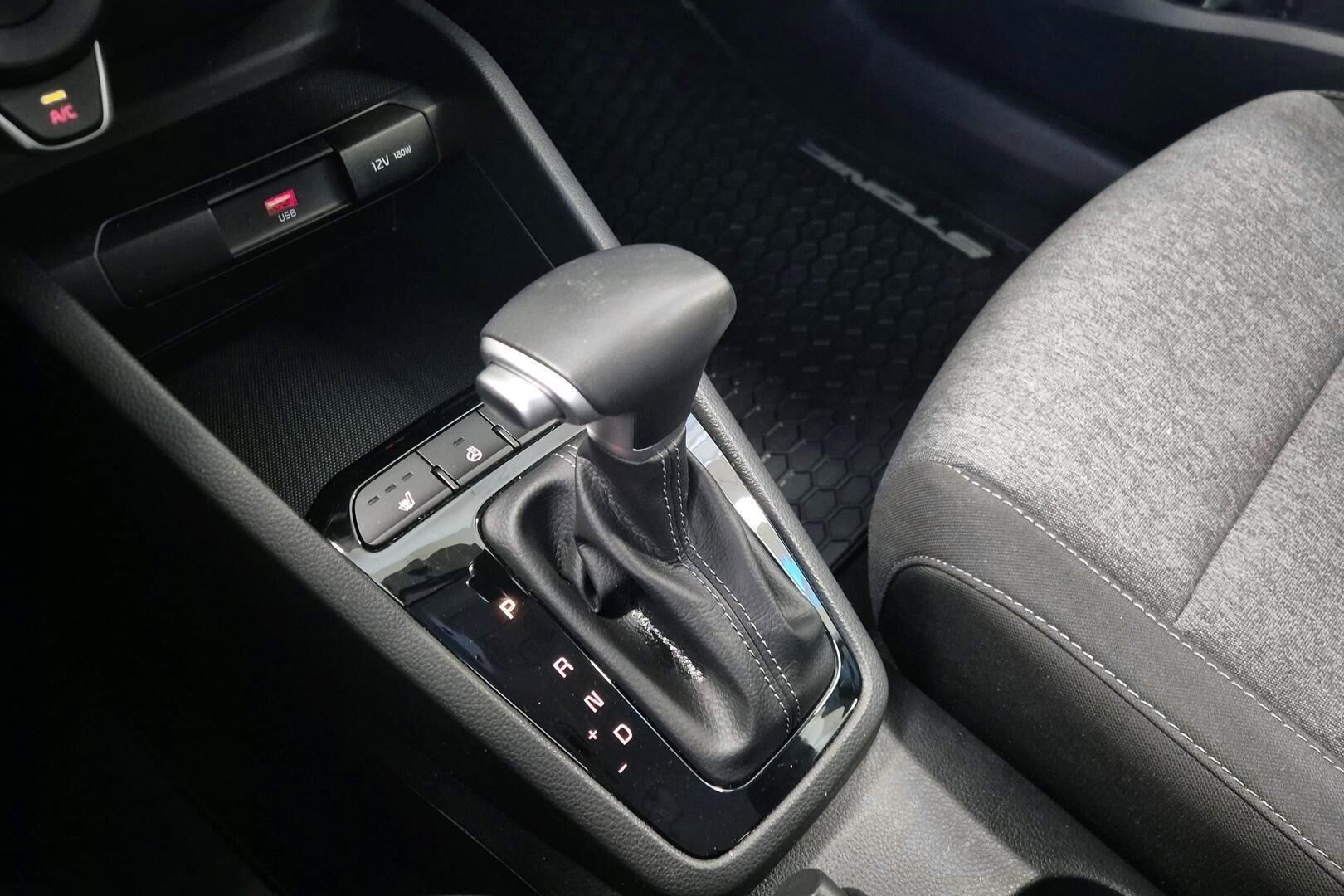Kia Stonic iso kuva 17