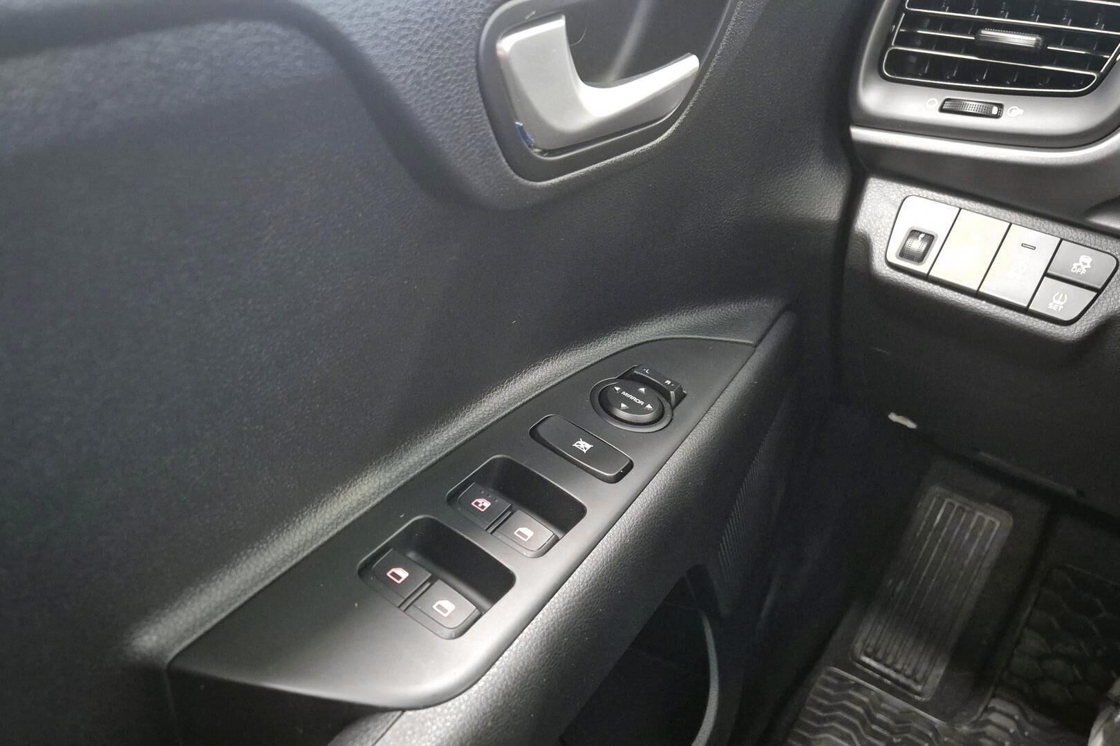 Kia Stonic iso kuva 20
