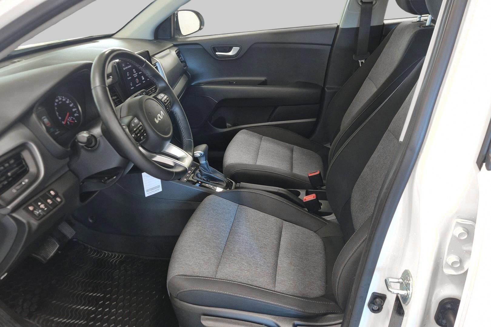 Kia Stonic iso kuva 9