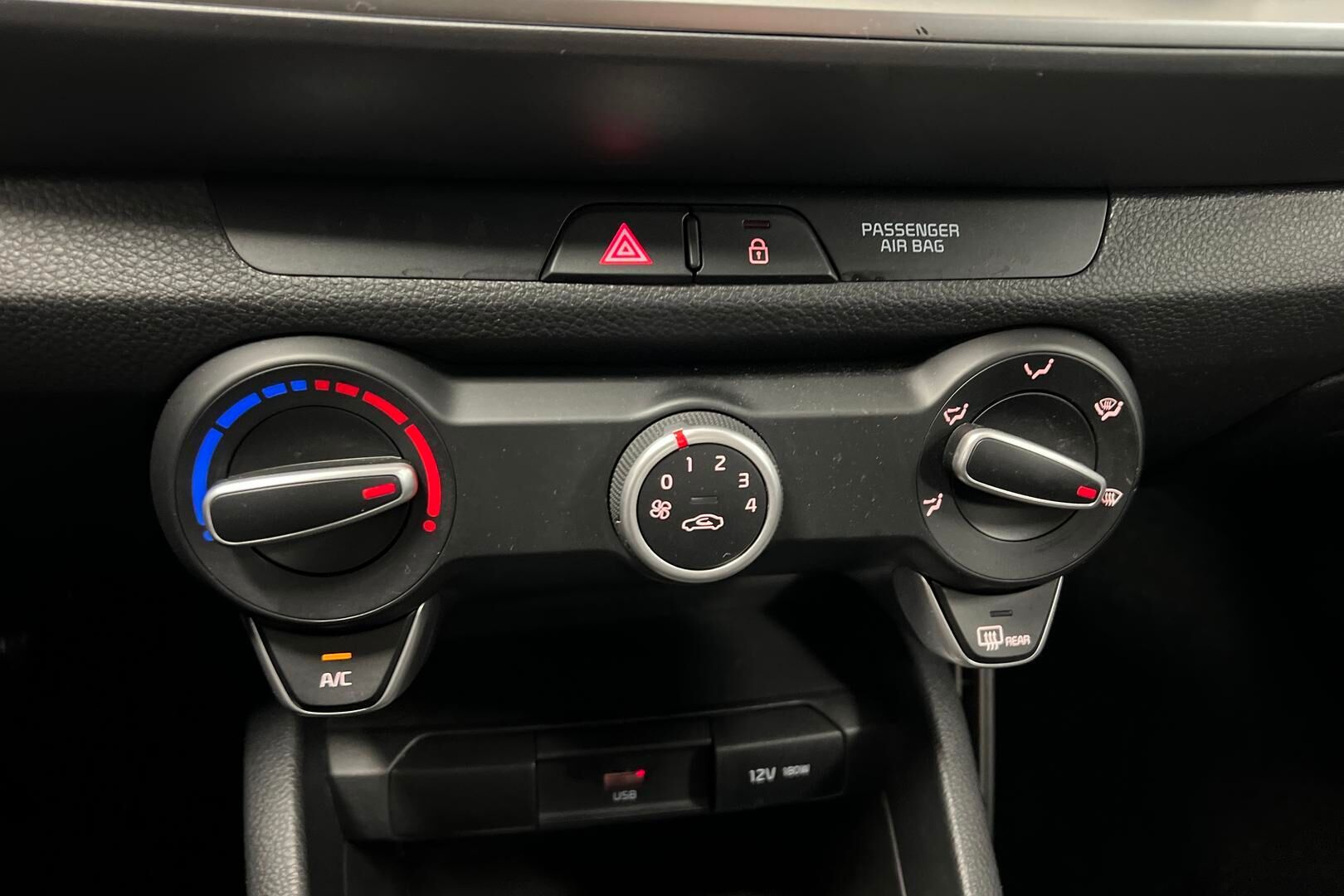 Kia Stonic iso kuva 16