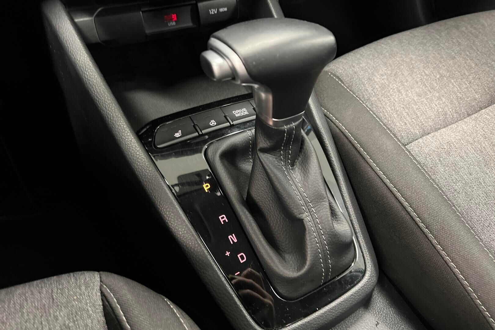 Kia Stonic iso kuva 17