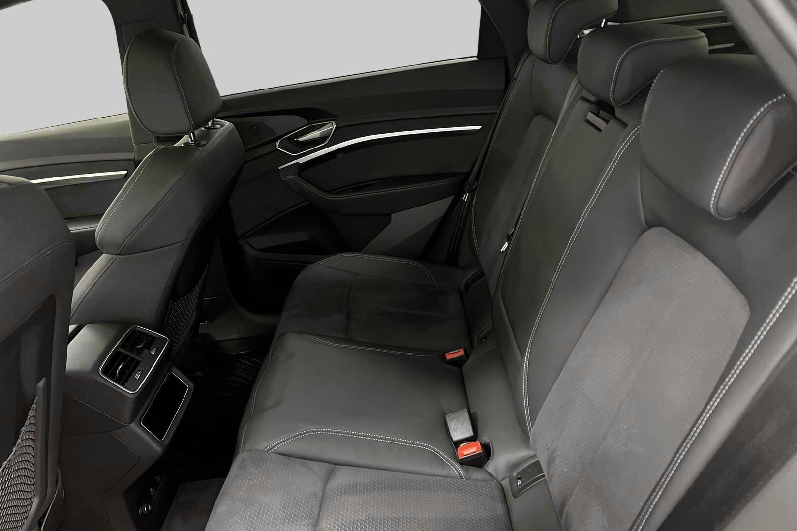 Audi Q8 e-tron iso kuva 10