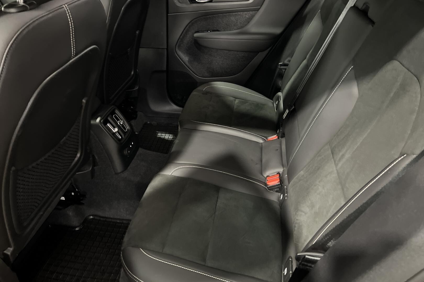 Volvo XC40 iso kuva 10