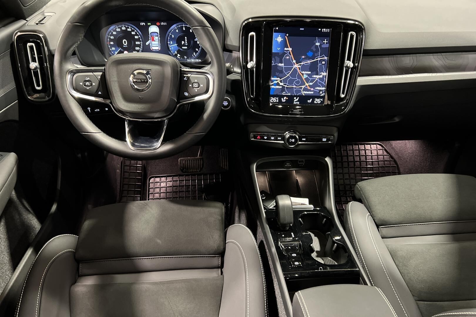 Volvo XC40 iso kuva 11