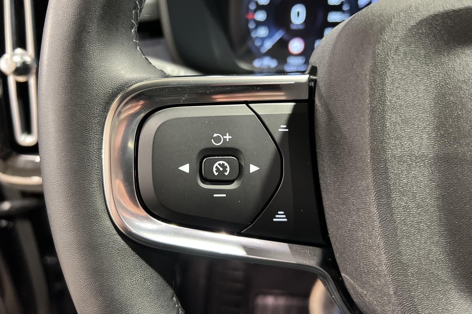 Volvo XC40 iso kuva 16