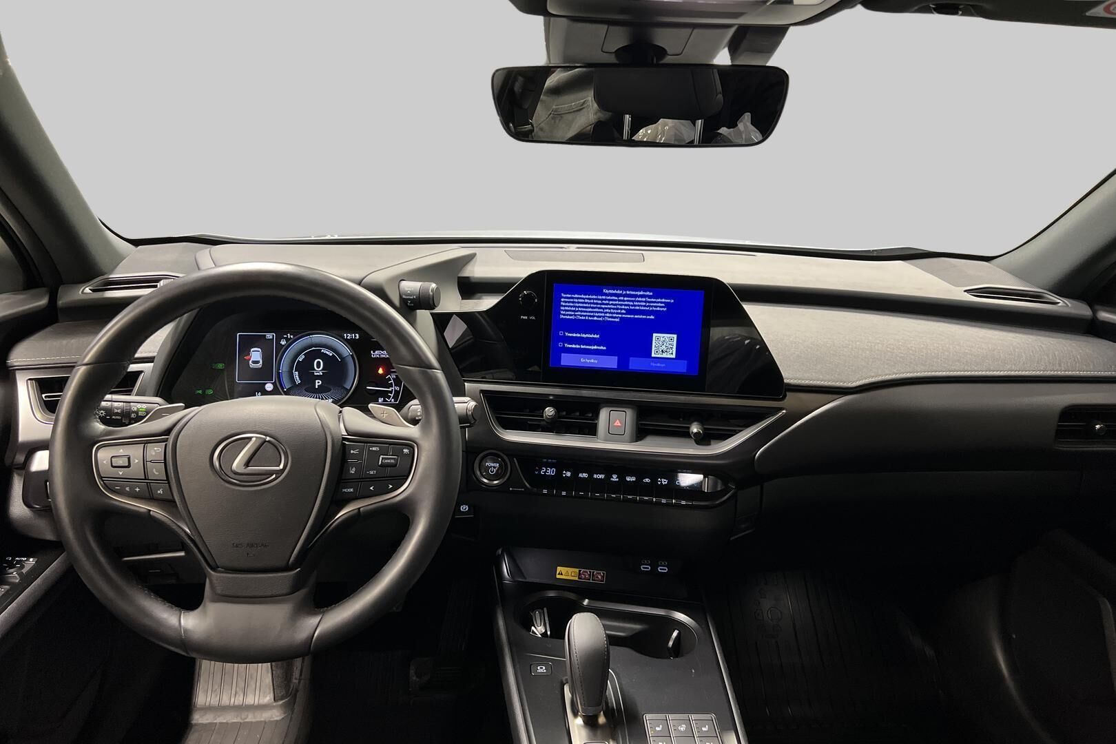 Lexus UX iso kuva 10