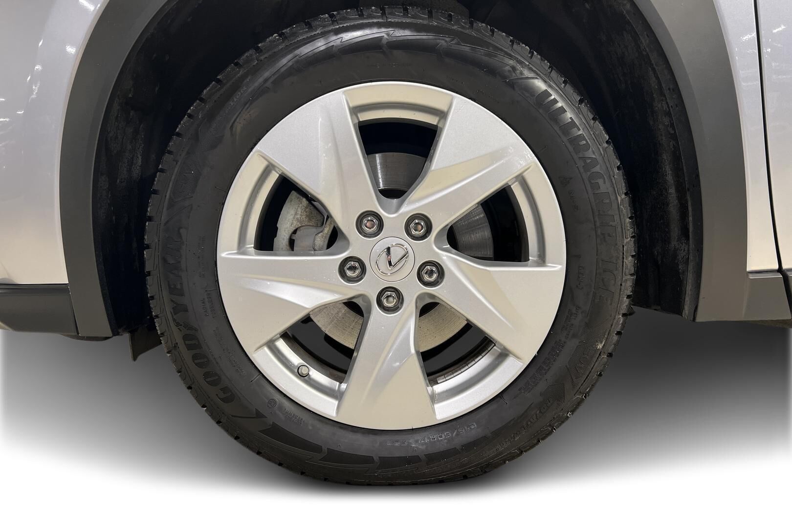 Lexus UX iso kuva 12