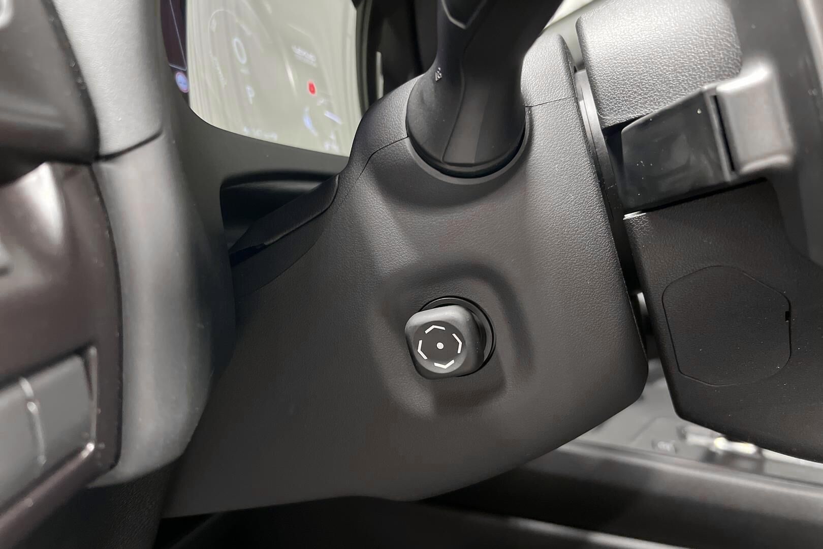 Lexus UX iso kuva 14