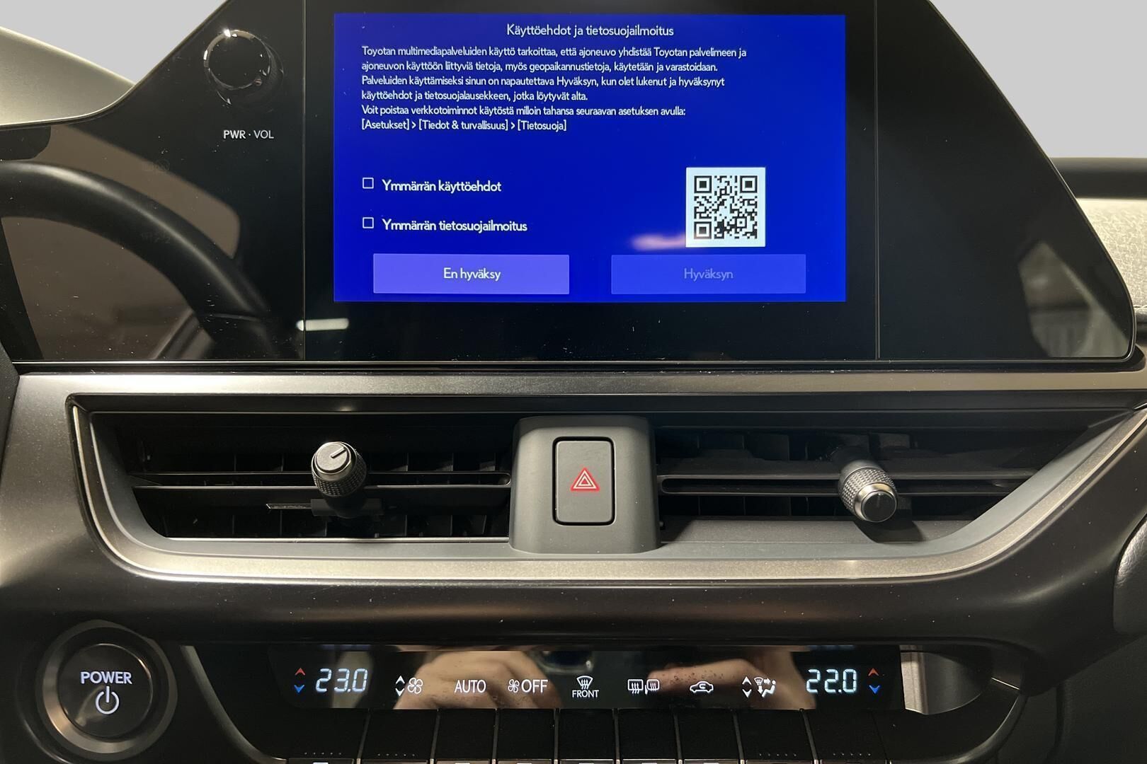 Lexus UX iso kuva 16