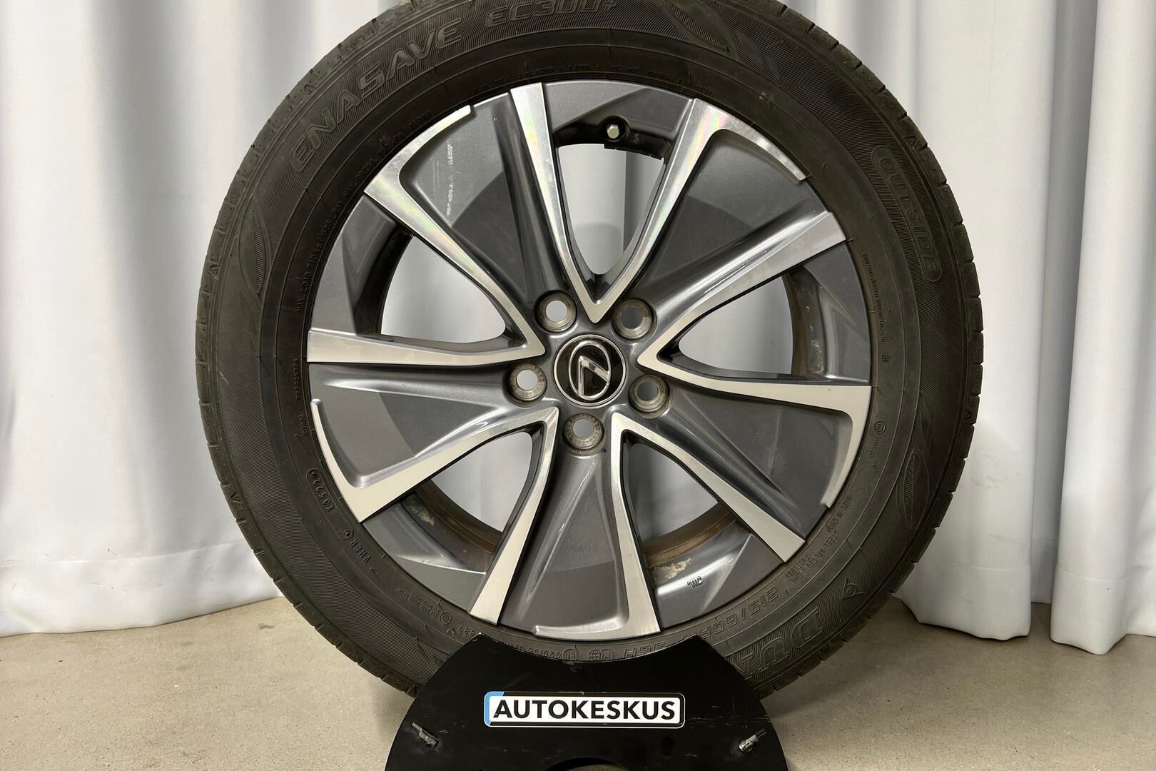 Lexus UX iso kuva 21