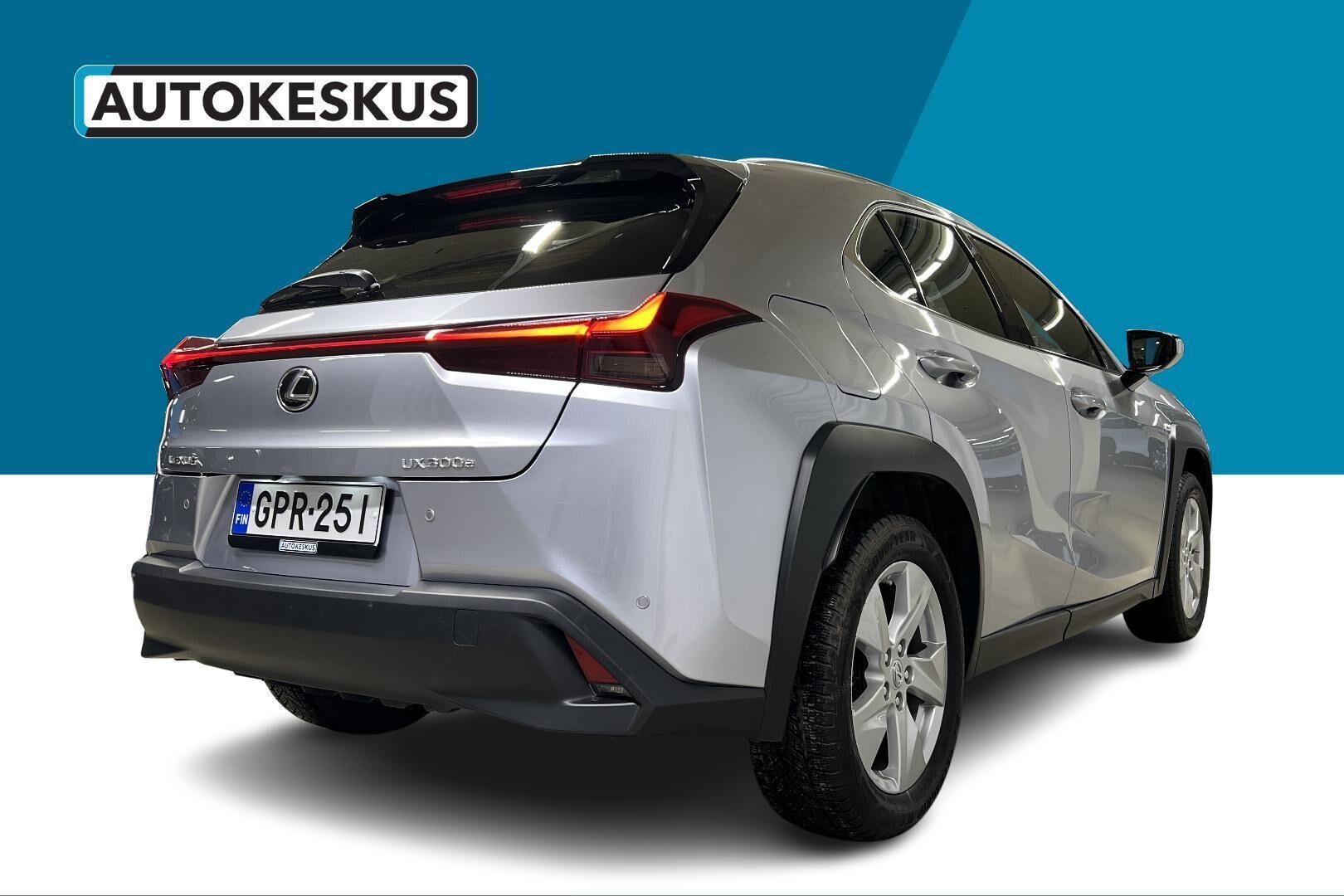 Lexus UX iso kuva 5