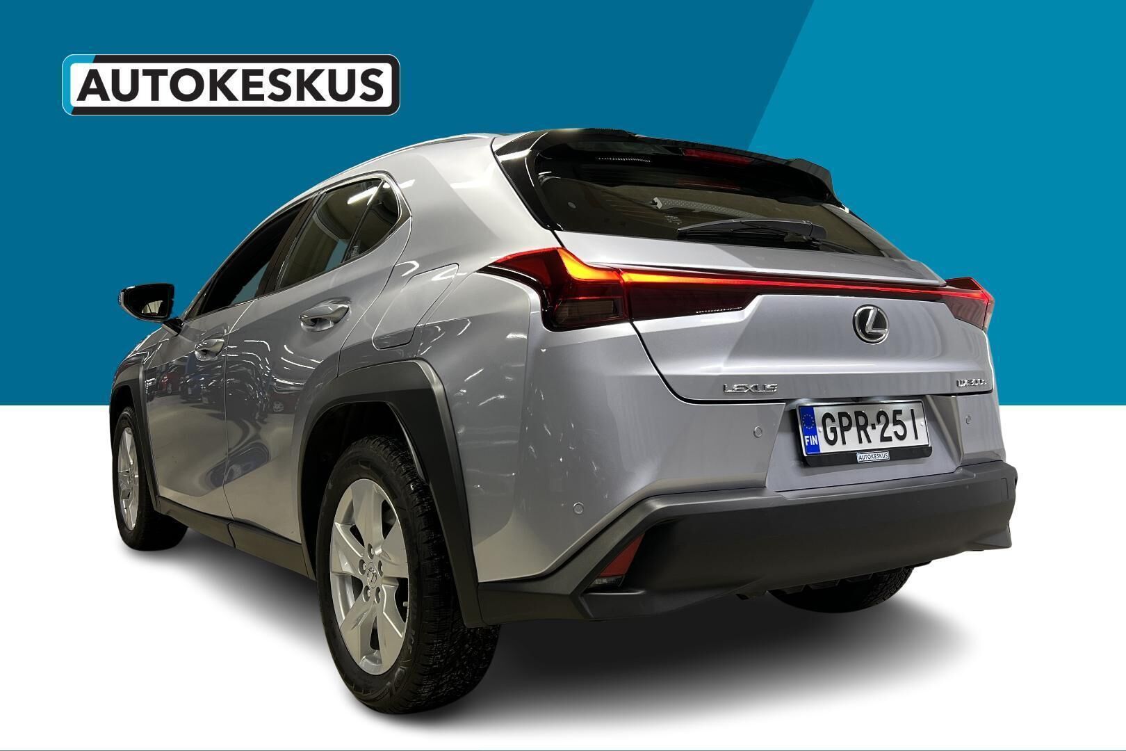 Lexus UX iso kuva 7
