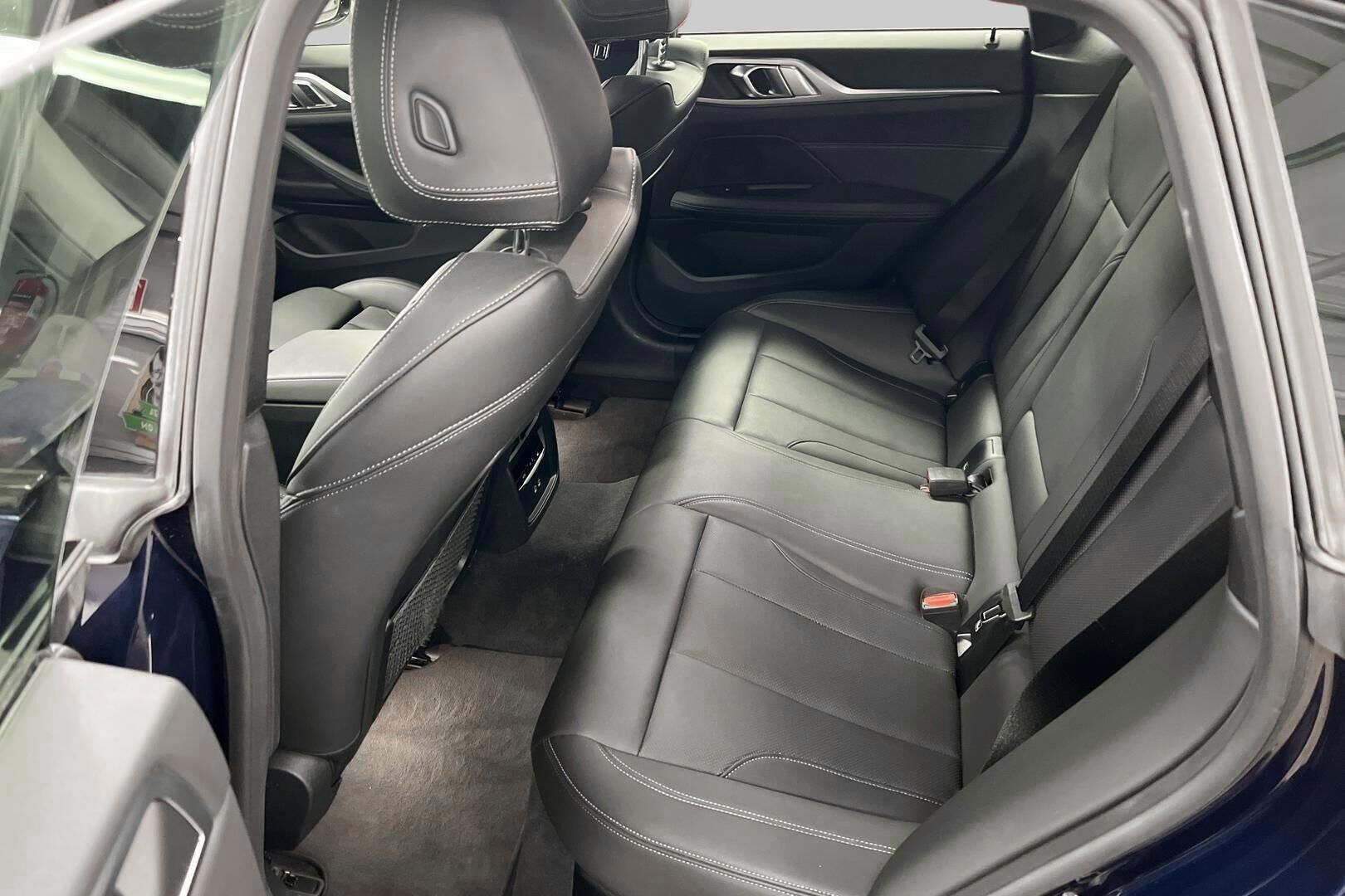 BMW i4 iso kuva 22