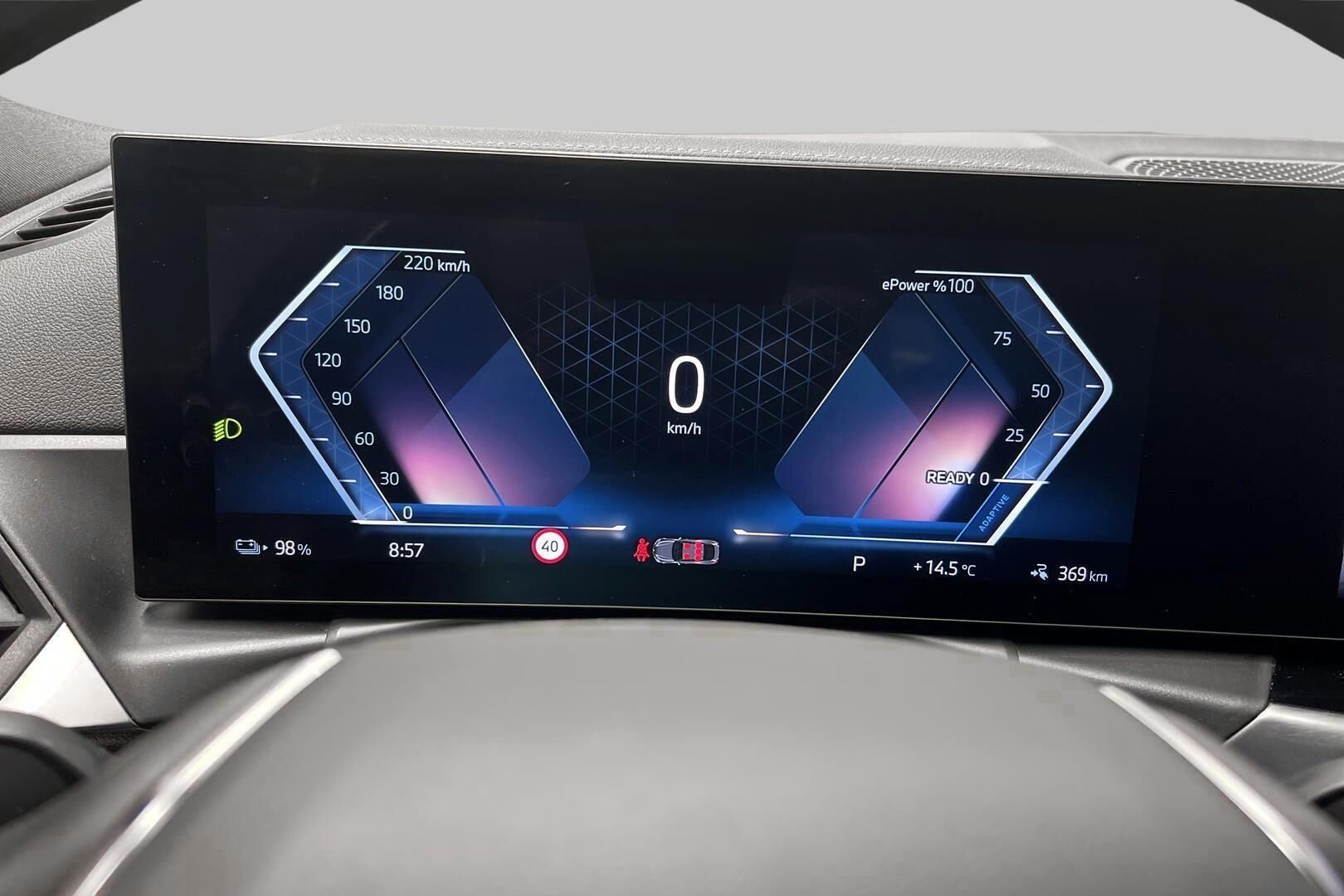 BMW i4 iso kuva 13