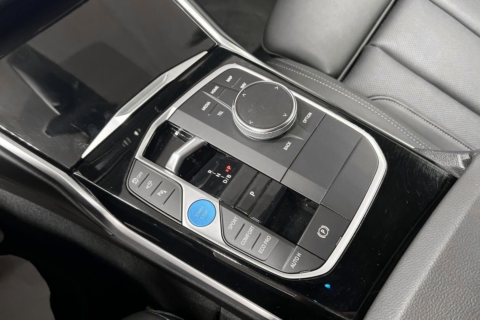BMW i4 iso kuva 15
