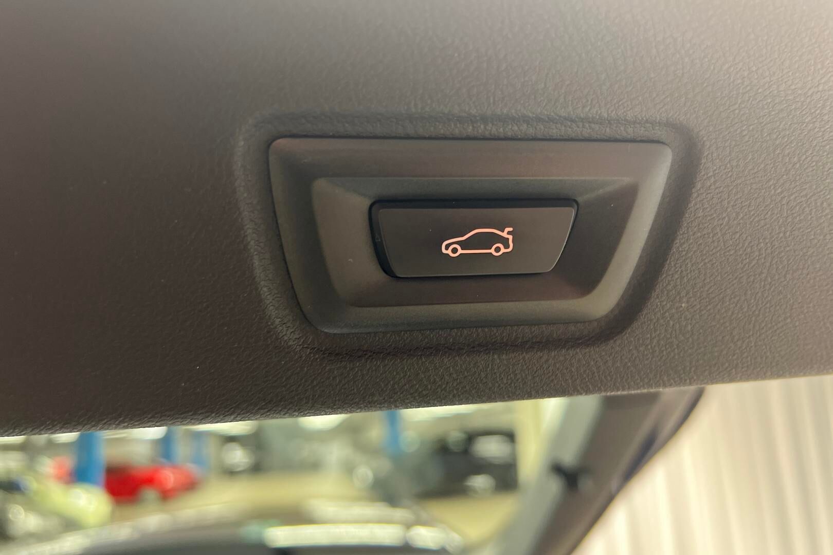BMW i4 iso kuva 17