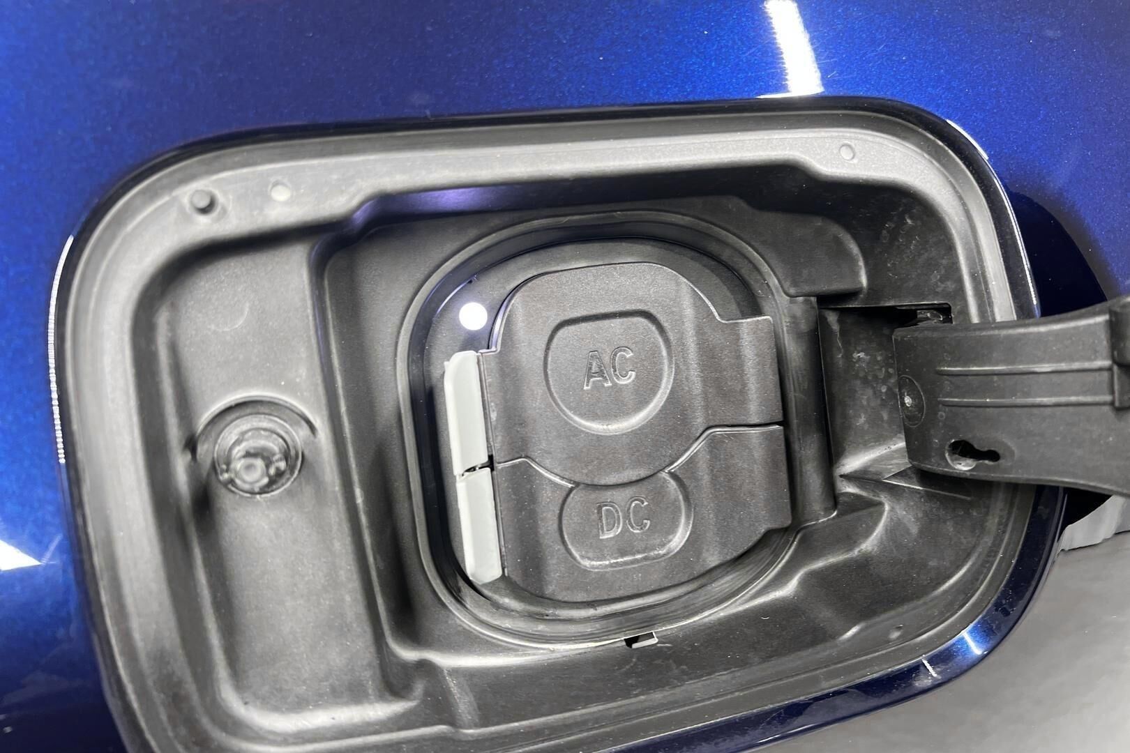 BMW i4 iso kuva 18