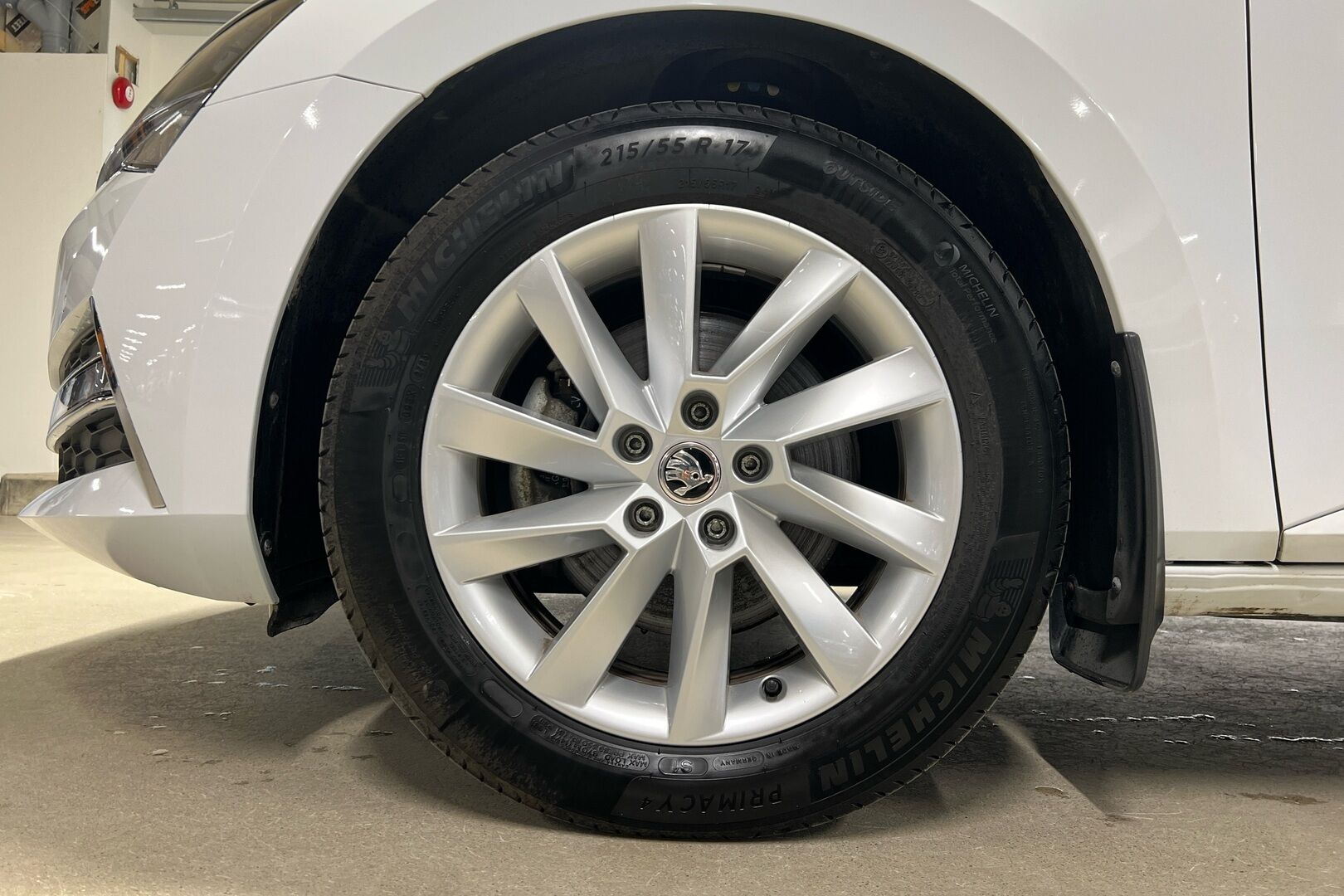 Skoda Superb iso kuva 10