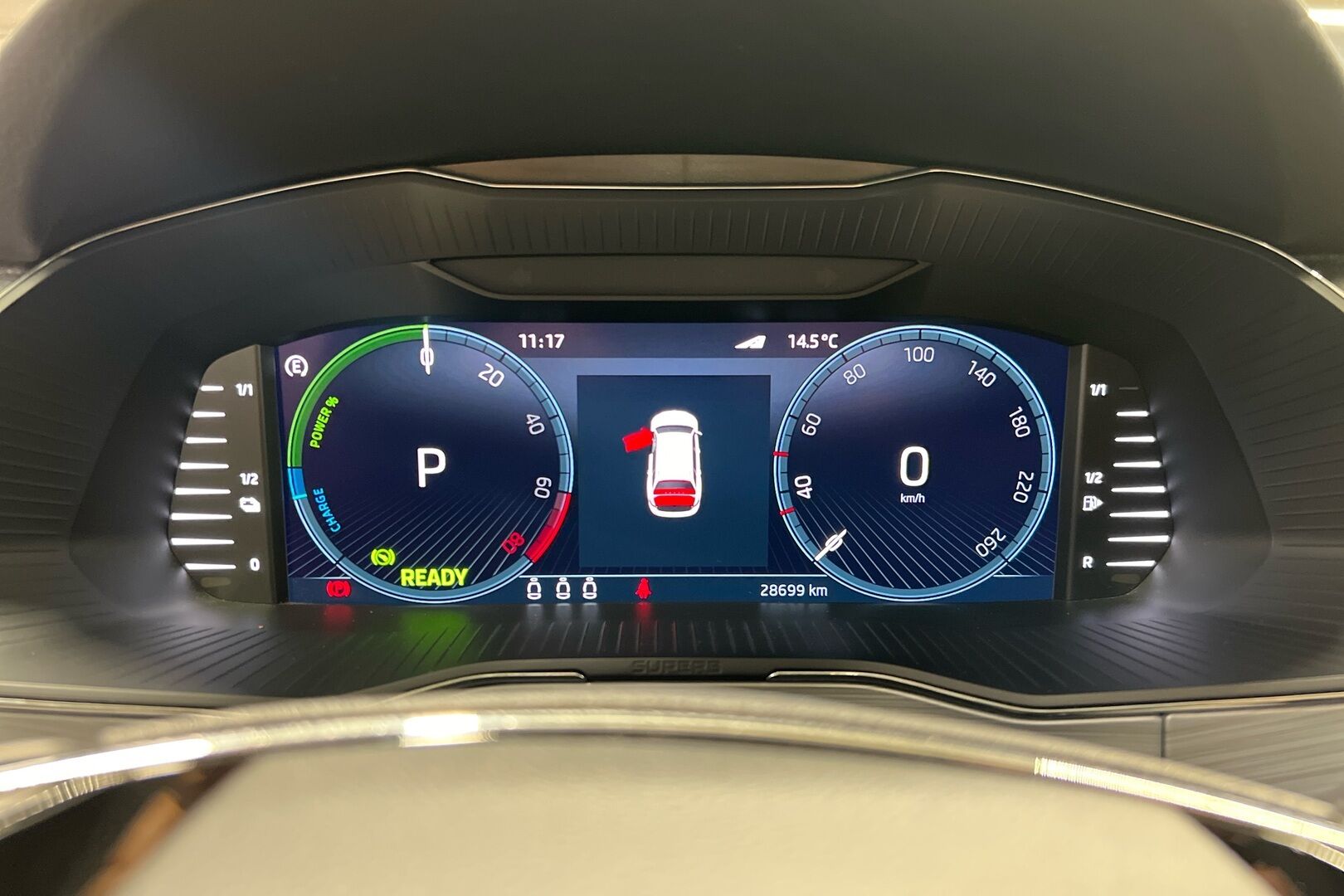 Skoda Superb iso kuva 12