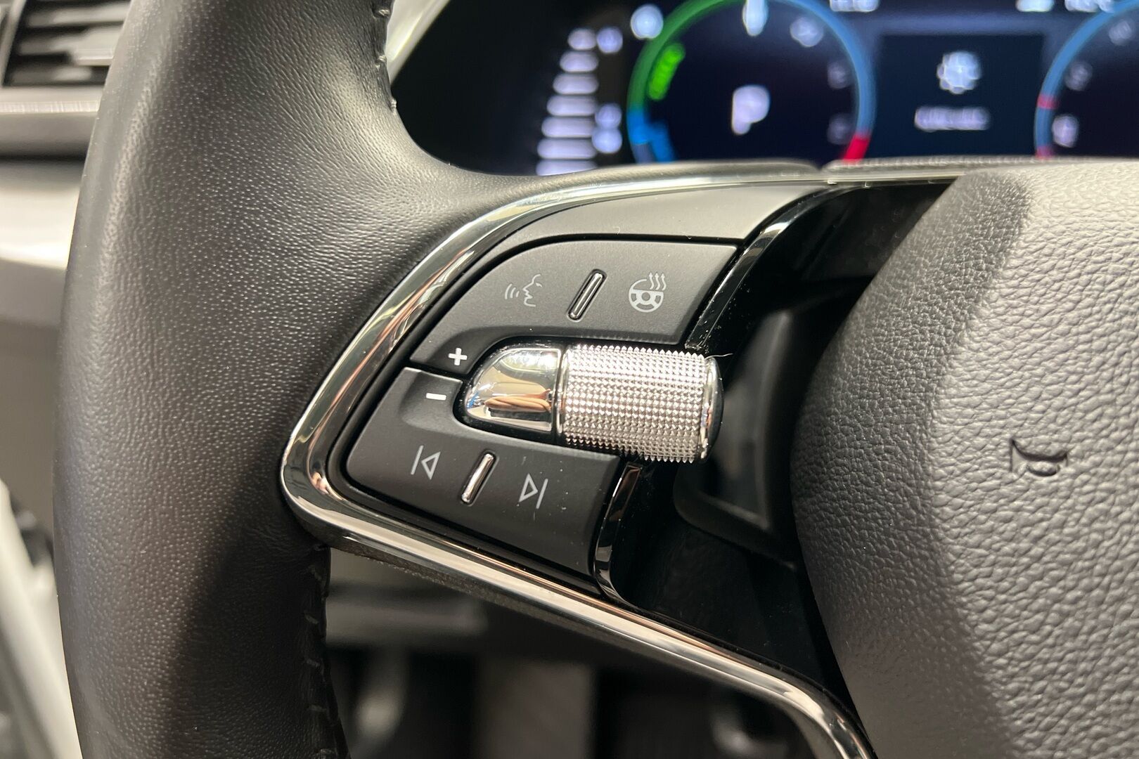 Skoda Superb iso kuva 15