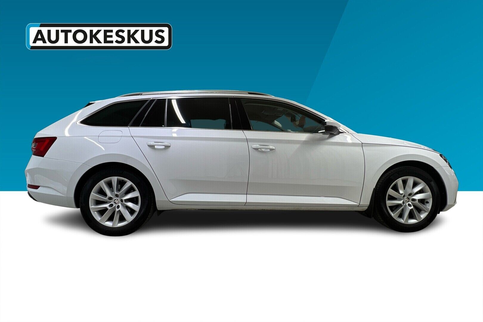 Skoda Superb iso kuva 5