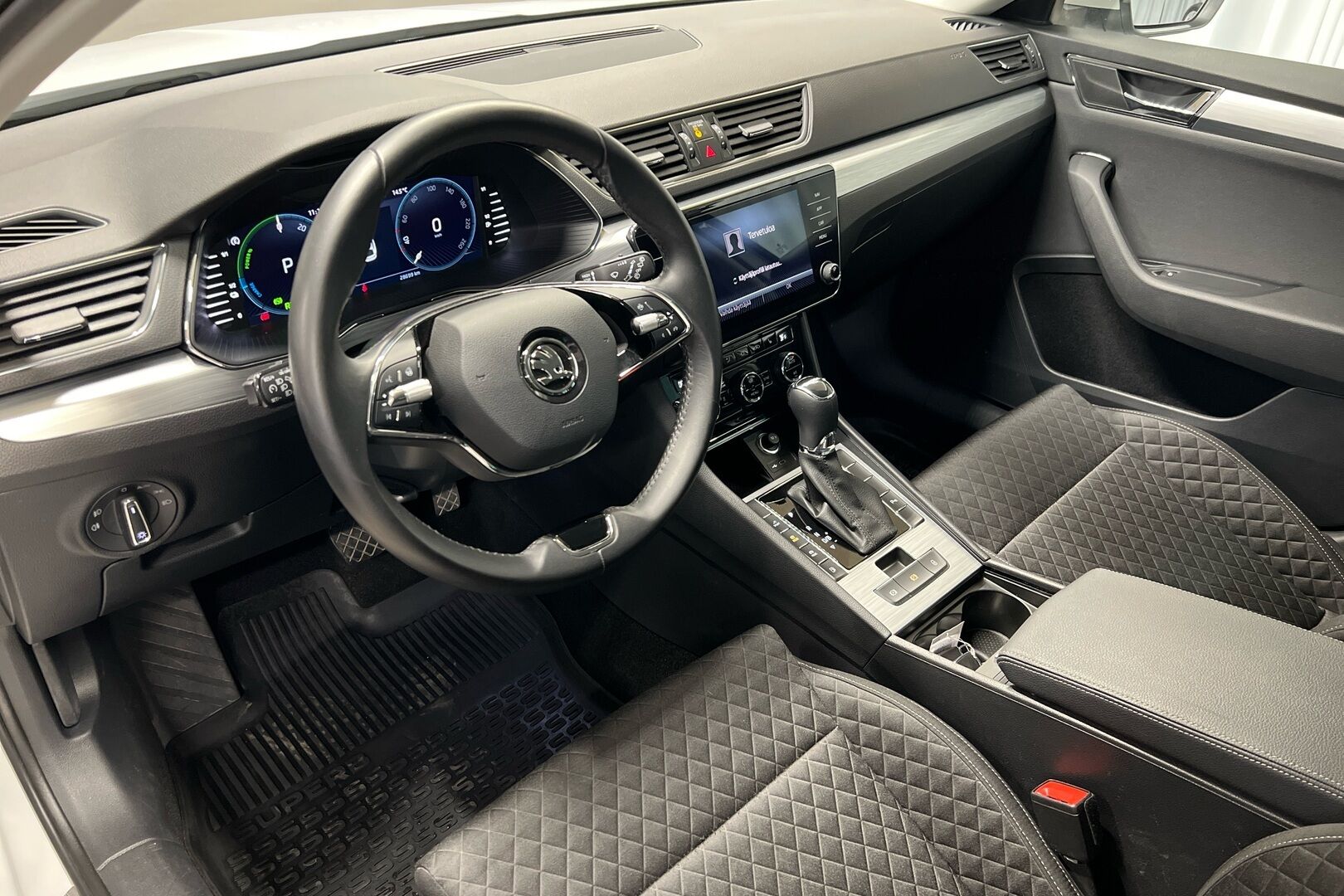 Skoda Superb iso kuva 6