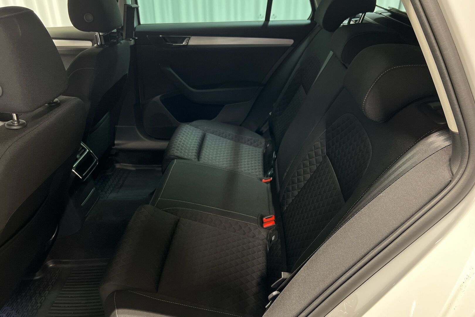 Skoda Superb iso kuva 8