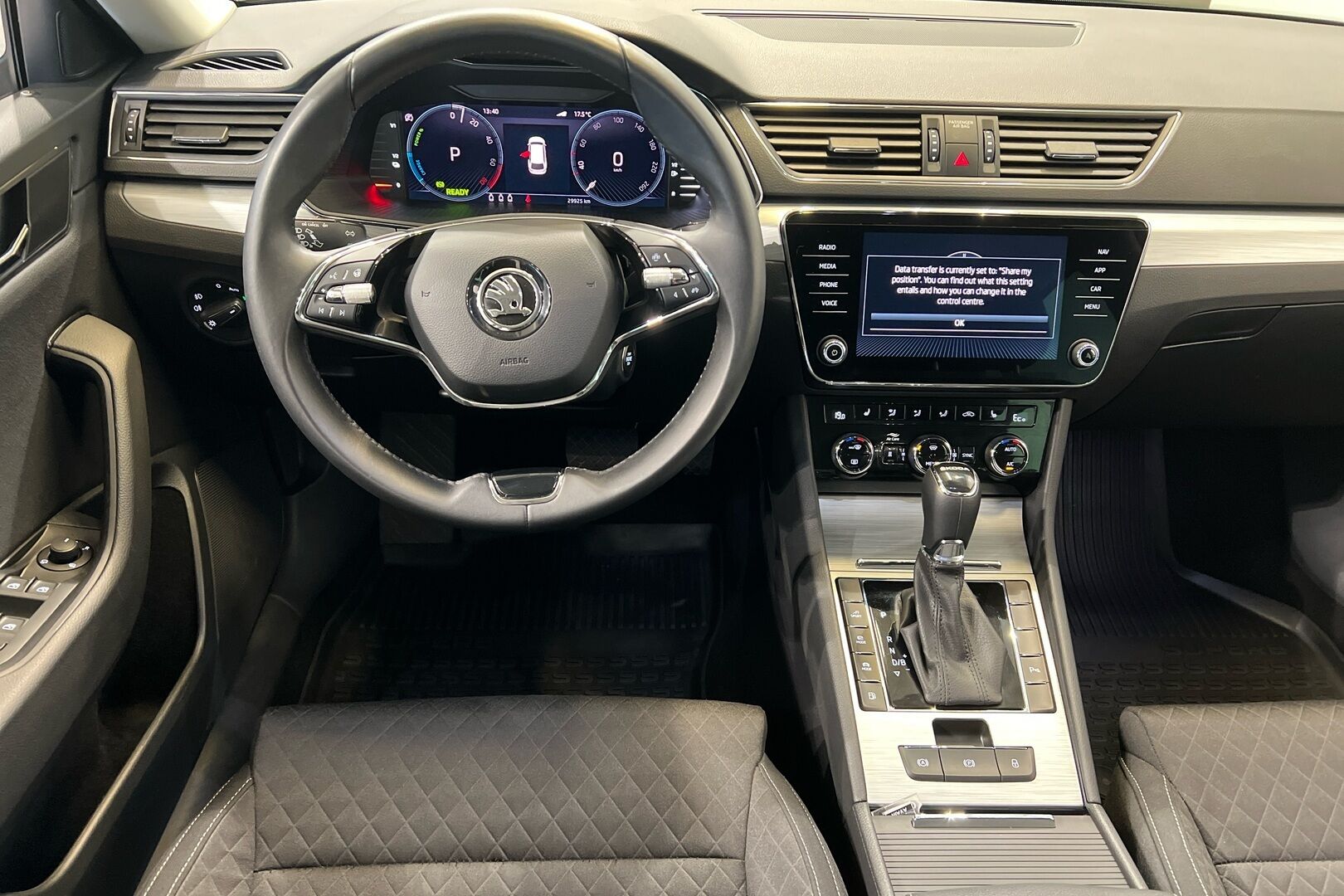 Skoda Superb iso kuva 13