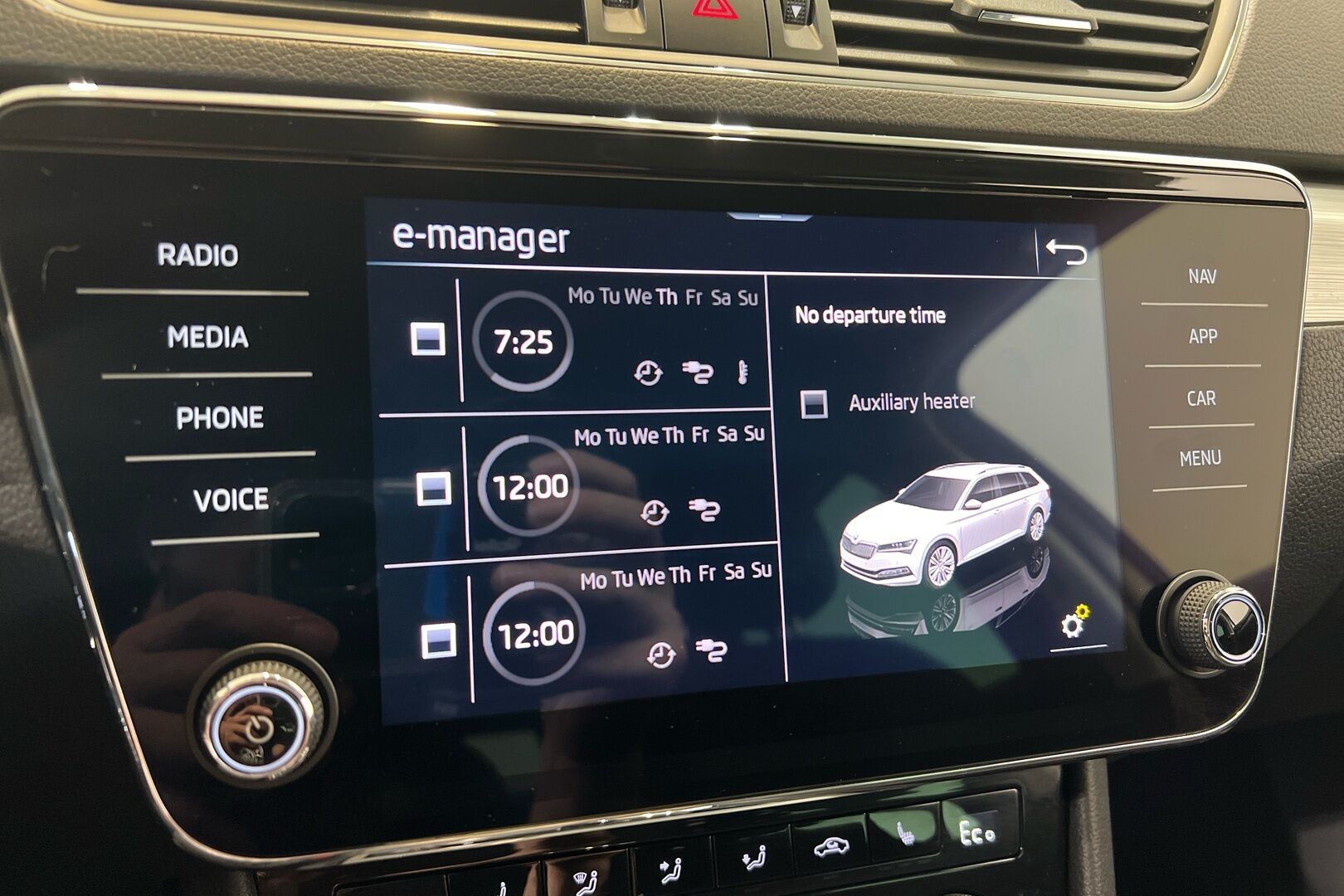 Skoda Superb iso kuva 18