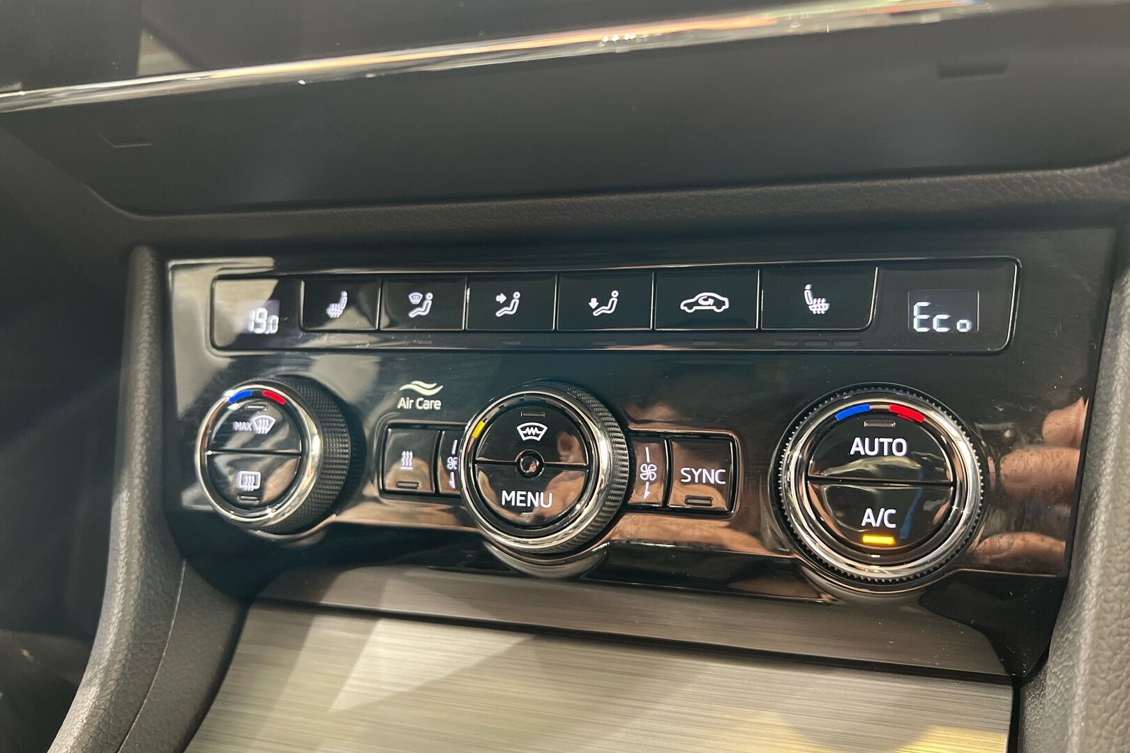 Skoda Superb iso kuva 20