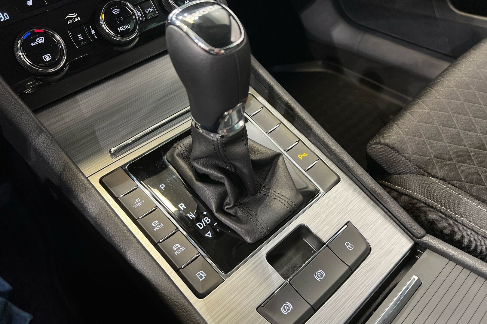 Skoda Superb iso kuva 21