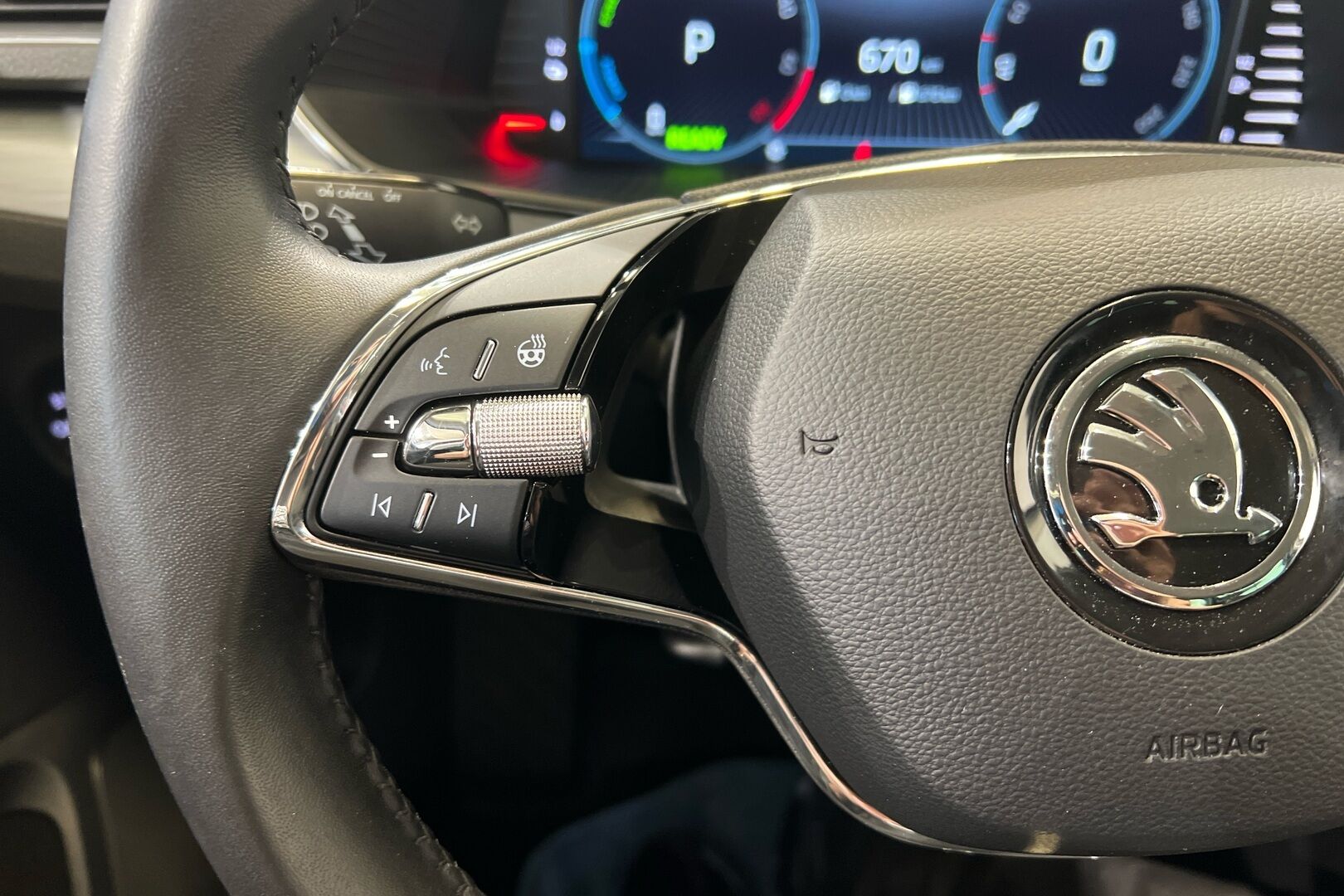 Skoda Superb iso kuva 22