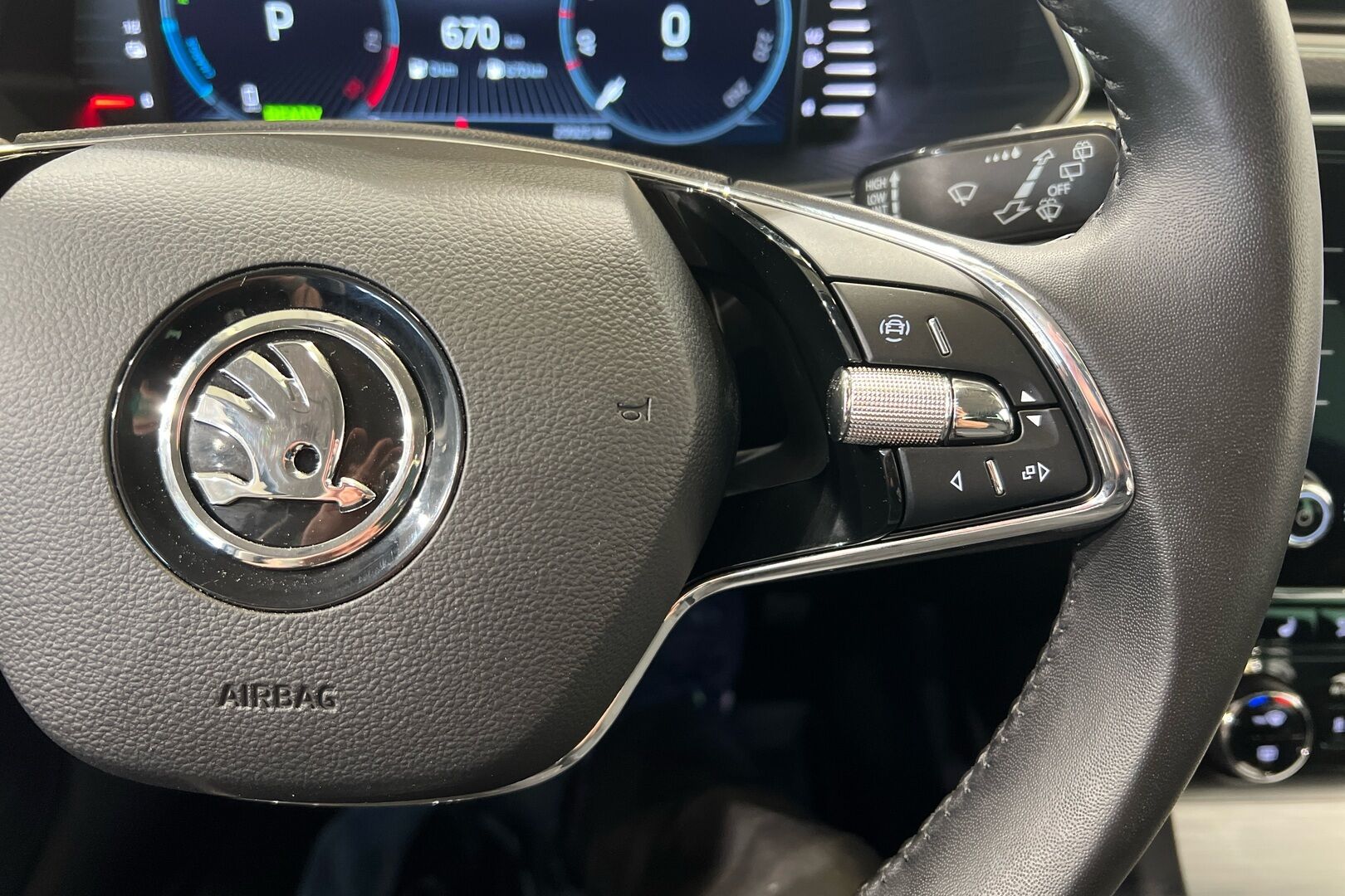 Skoda Superb iso kuva 23