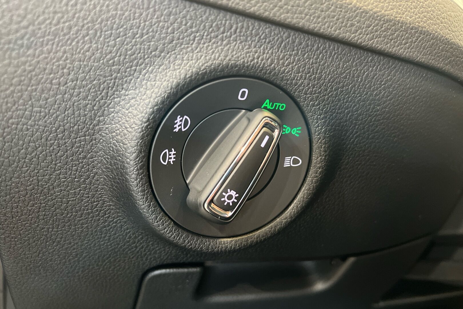 Skoda Superb iso kuva 24