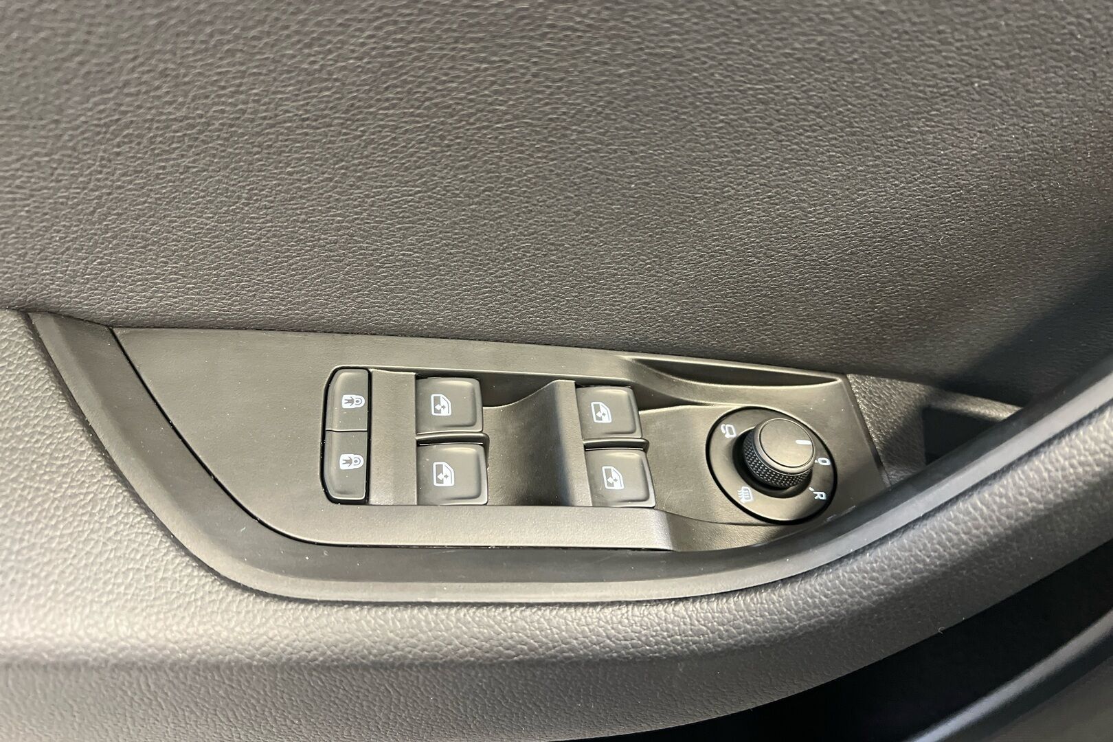Skoda Superb iso kuva 25