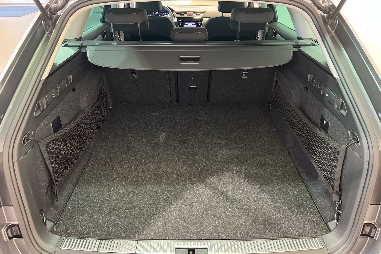 Skoda Superb iso kuva 9