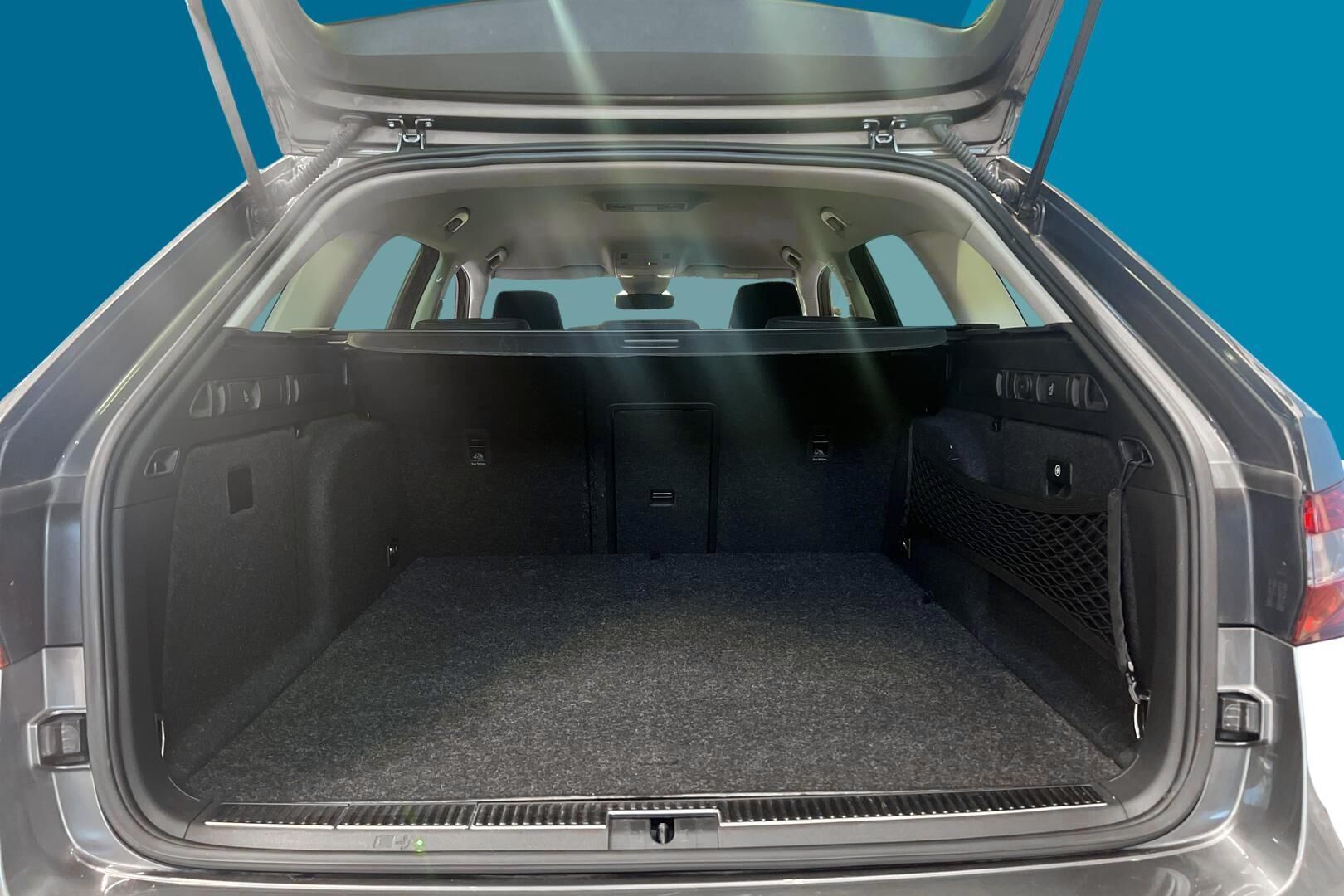 Skoda Superb iso kuva 13