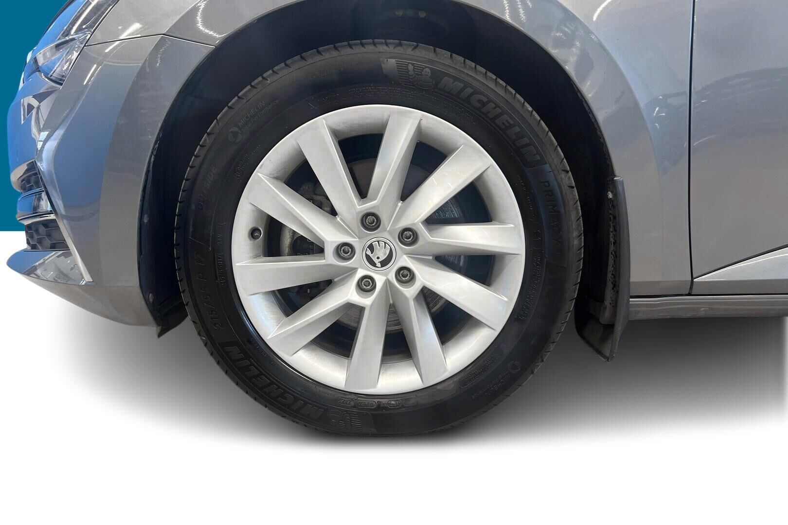 Skoda Superb iso kuva 14