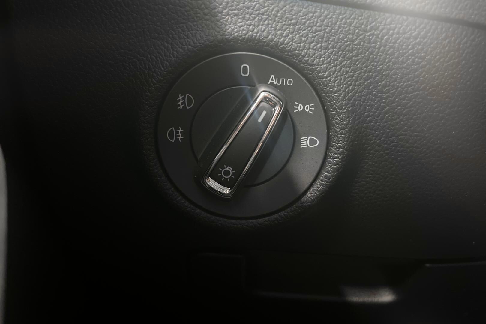 Skoda Superb iso kuva 16