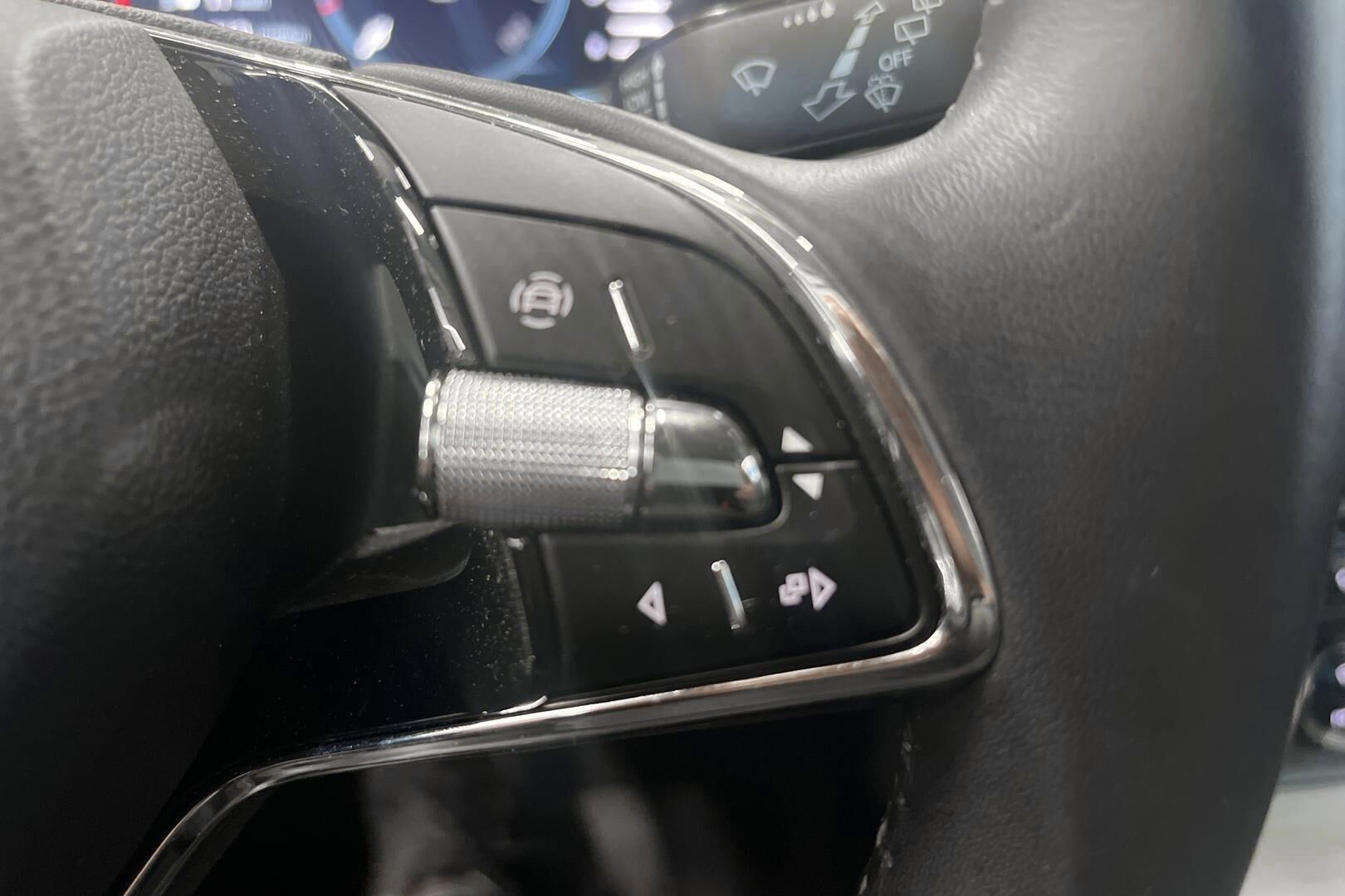 Skoda Superb iso kuva 17