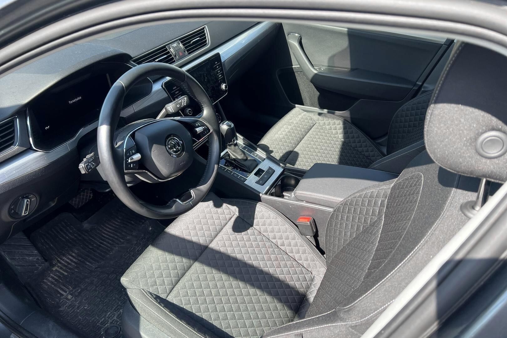 Skoda Superb iso kuva 2