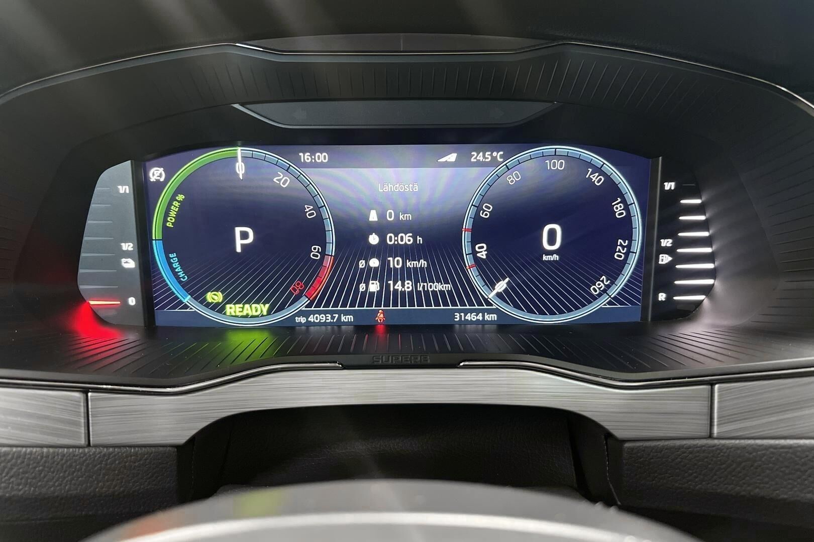 Skoda Superb iso kuva 20