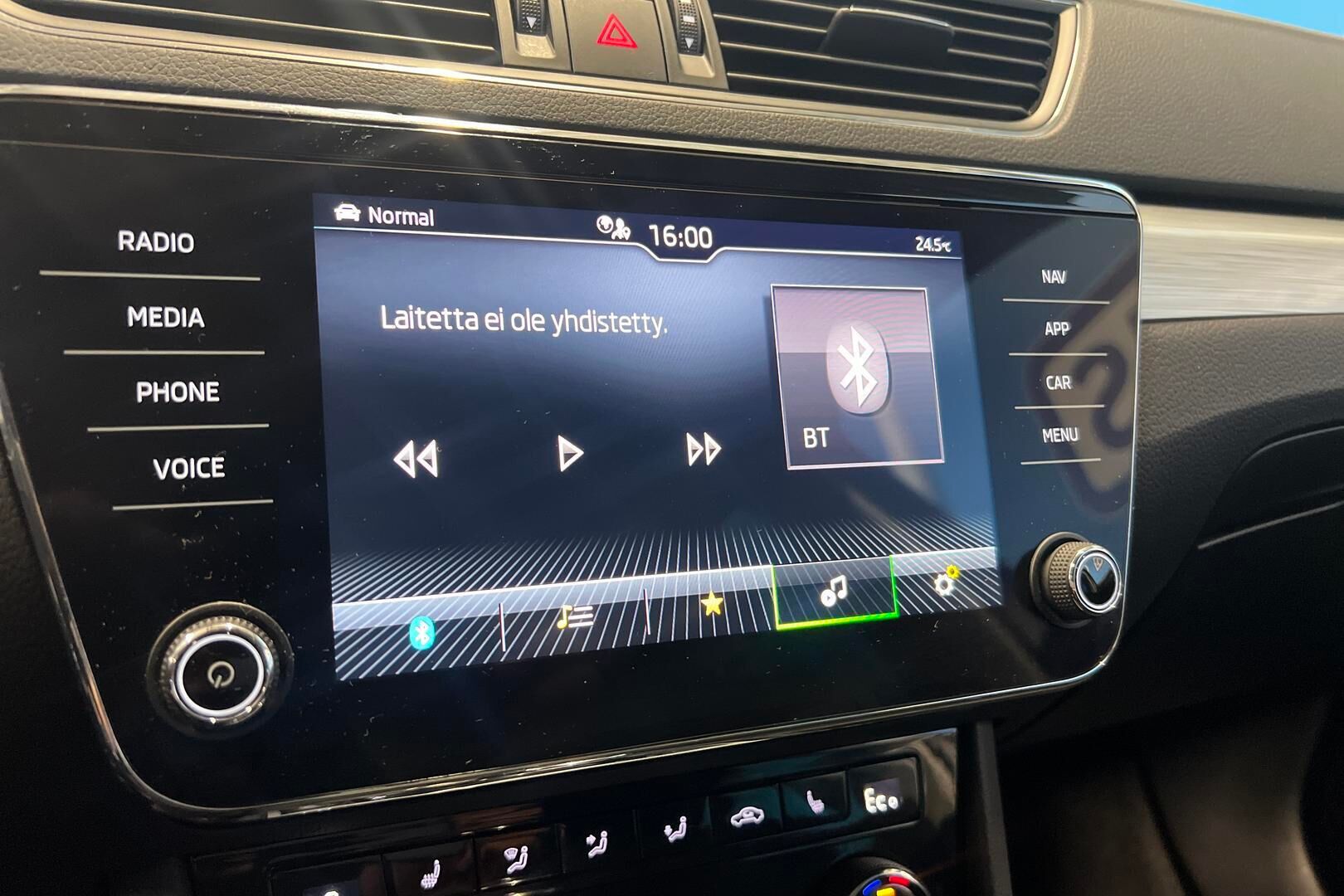 Skoda Superb iso kuva 21