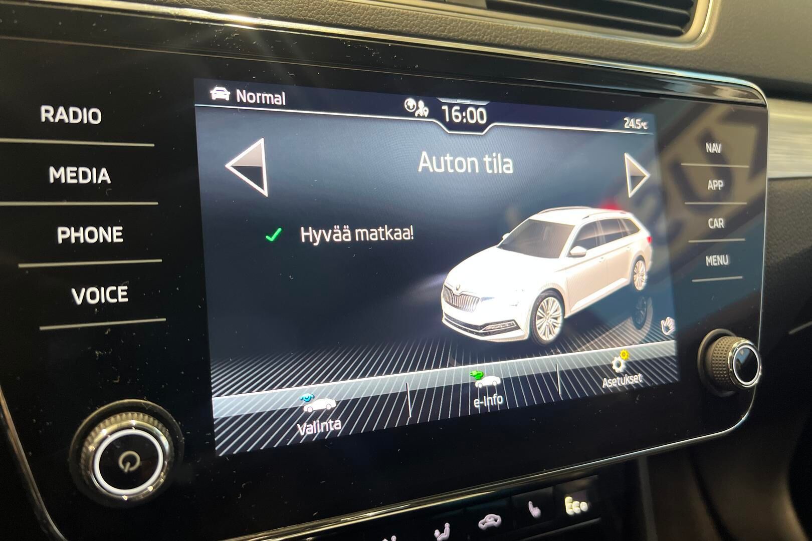 Skoda Superb iso kuva 23