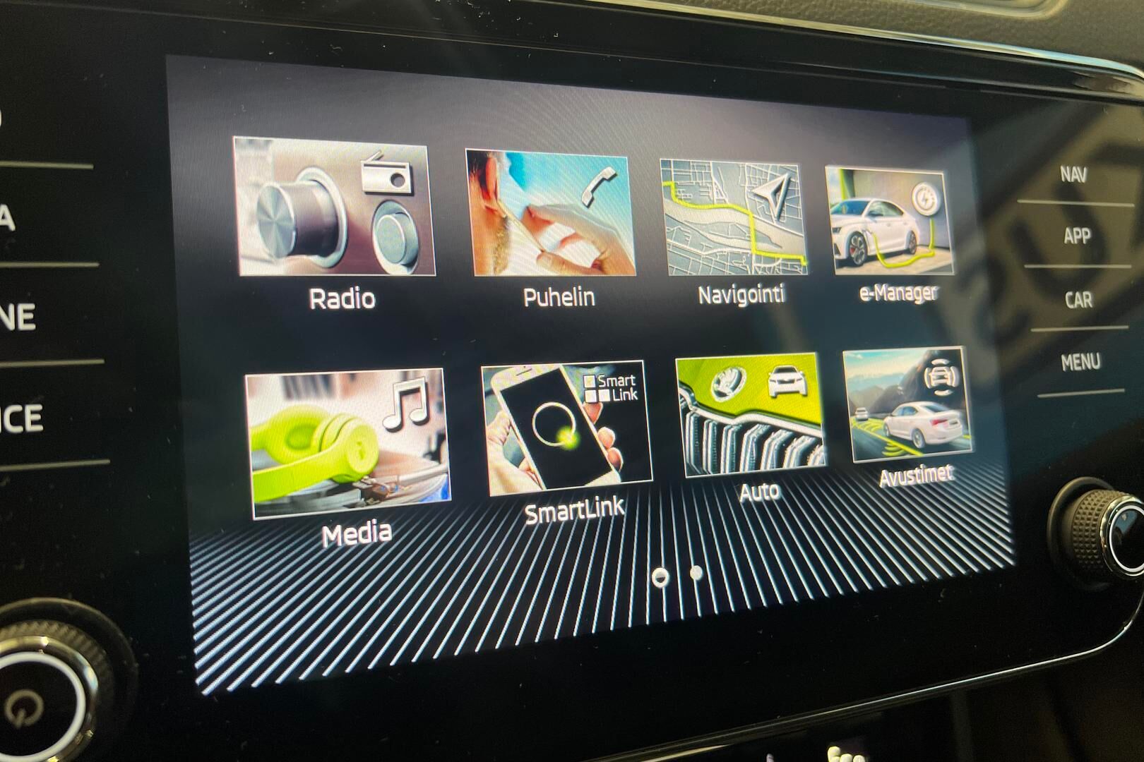 Skoda Superb iso kuva 24
