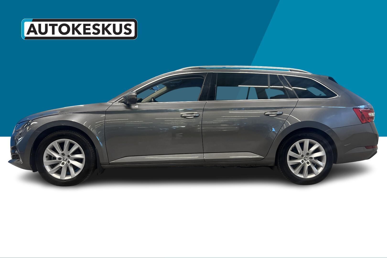 Skoda Superb iso kuva 9