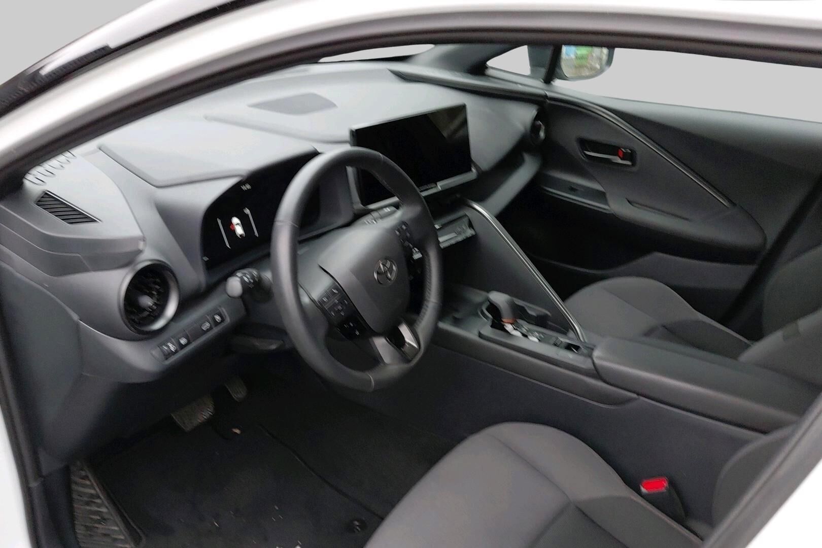 Toyota C-HR iso kuva 1