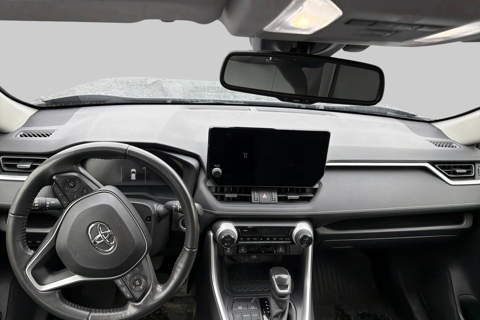 Toyota RAV4 iso kuva 1