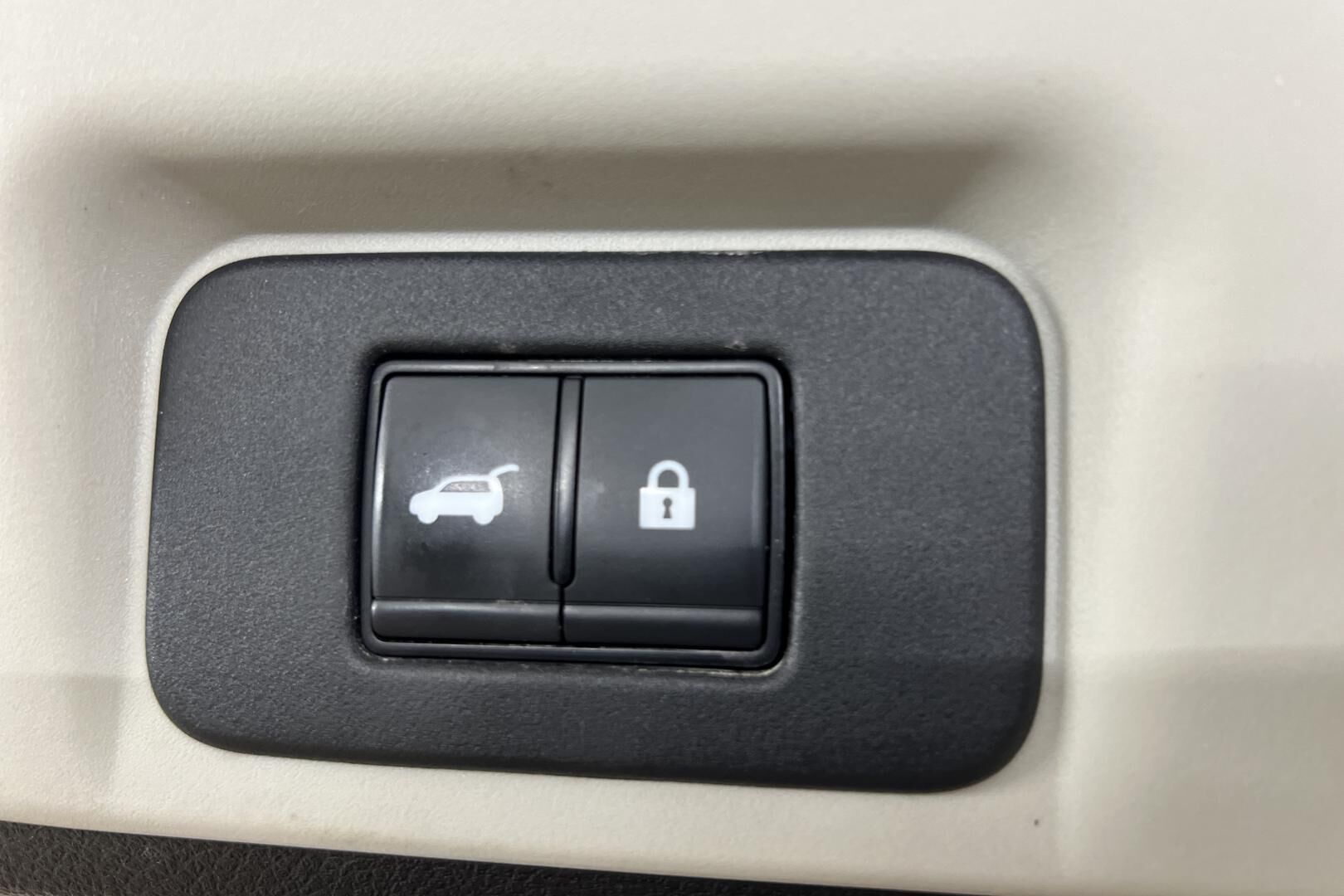 Nissan Ariya iso kuva 11