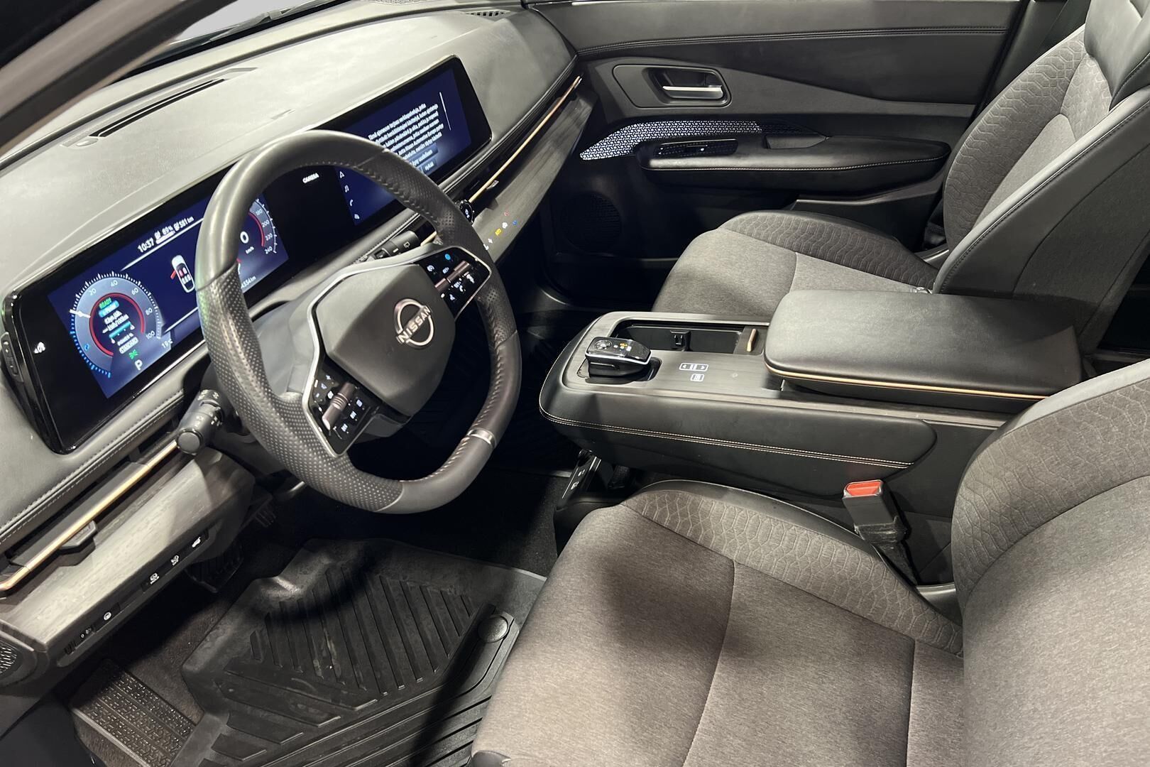 Nissan Ariya iso kuva 8